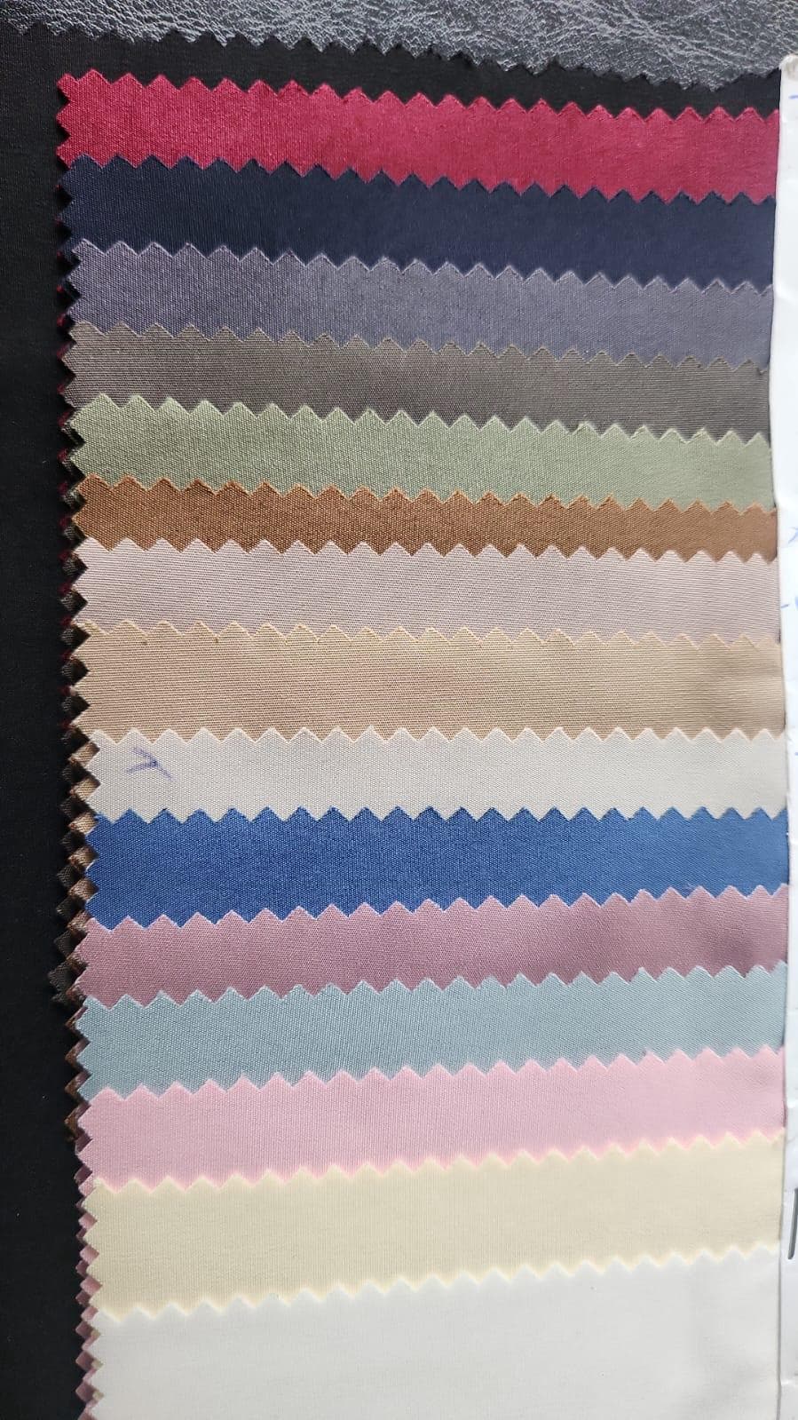 Kemer detaylı kruvaze yaka kuşak bağlamalı trençkot 3